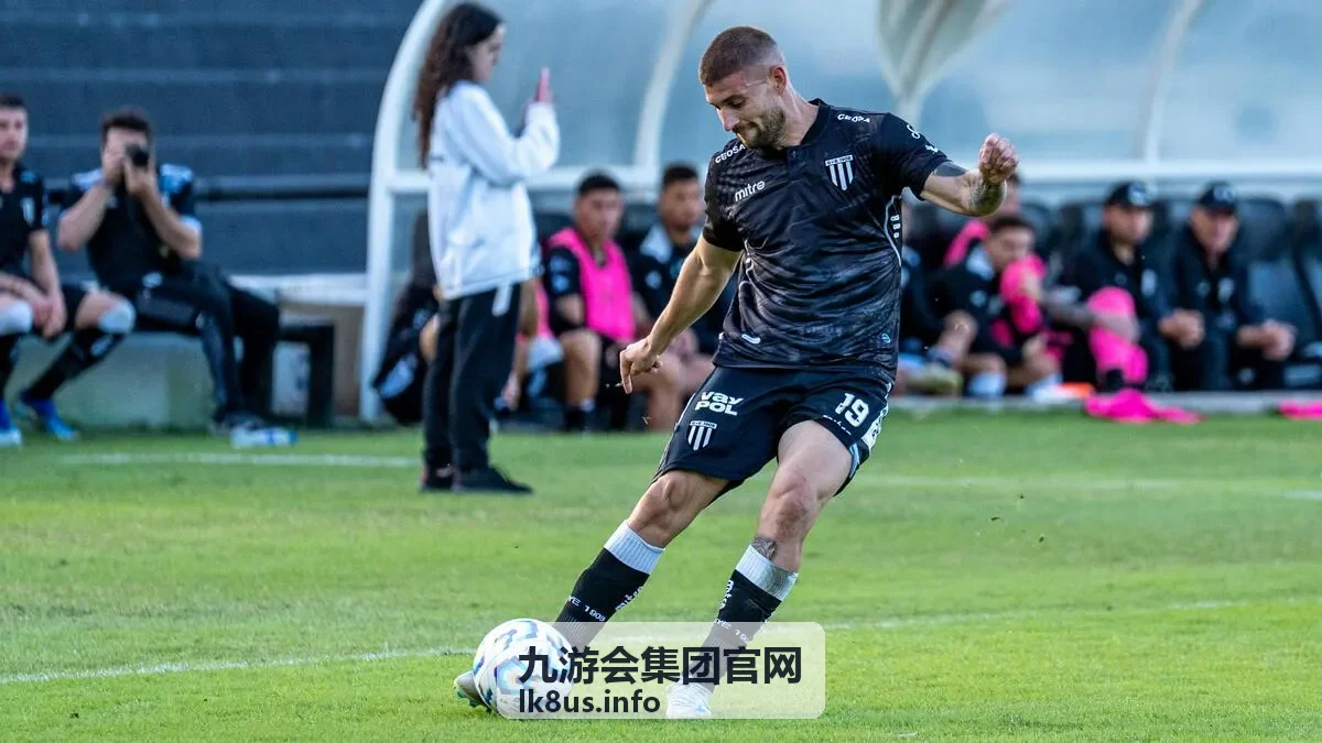 九游会集团员工在项目现场的合影